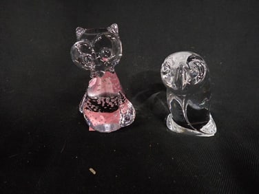 2 Art Glass Paperweights incl Vintage Leonard Silver Company Cat and Atlantis Crystal Owl