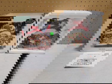 Department 56 North Pole Series "Santa's Hat Inn" Porcelain Christmas Display House