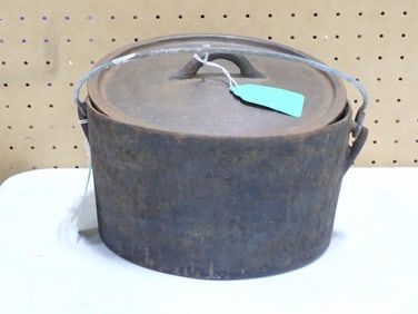 Vintage or Antique Cast Iron Dutch oven and Lid #10