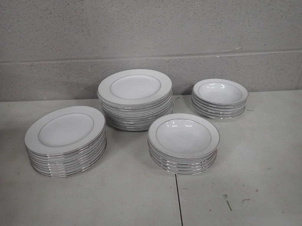 Large Lot of Four Crown China Southhampton Japan Plates, Bowls, etc. (1 of 10)