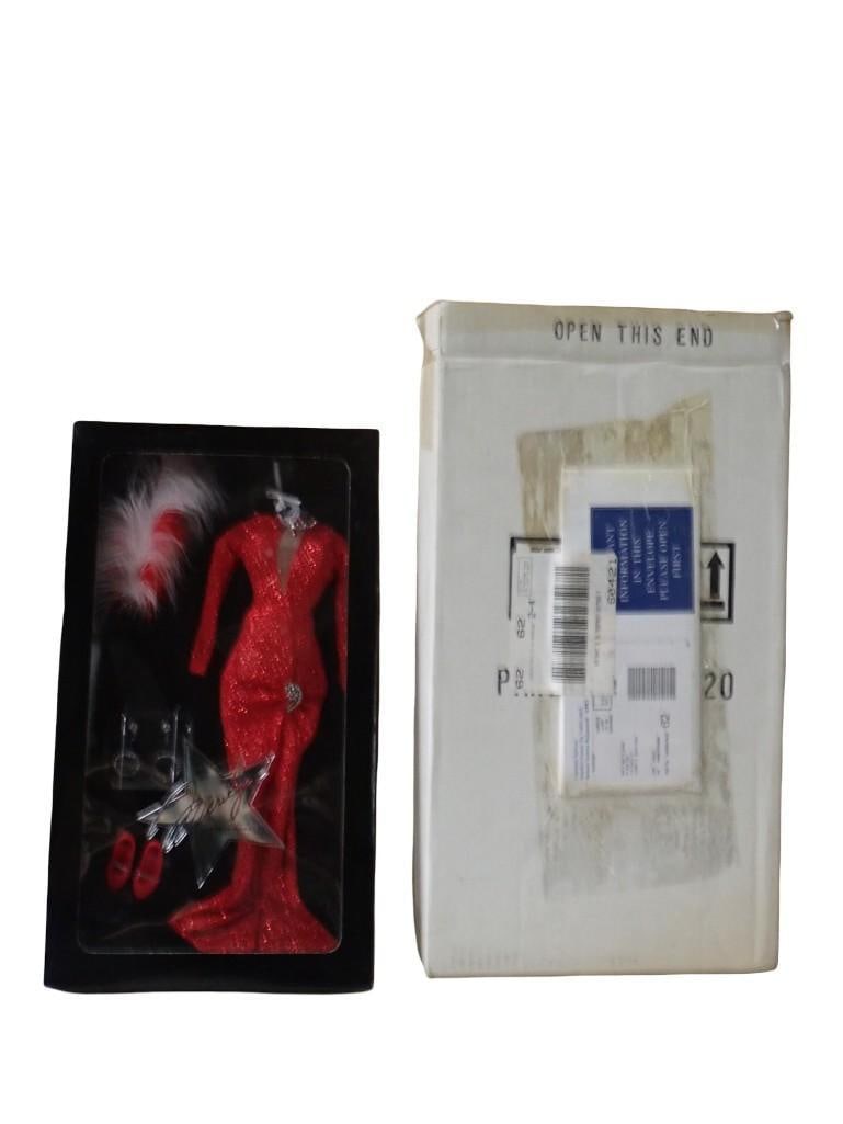 Franklin Mint Marilyn Monroe Gentlemen Prefer Blonds Red Dress and Accessories Set for a 16" Doll (1 of 7)