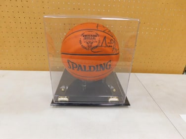 Official NBA Basketball Limited Edition 605 of 2000 Three Peat Autographed by Starting 6 with COA