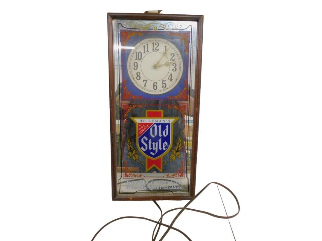 Heileman's Old Style Beer Advertising Bar Clock Sign Mirror (1 of 4)