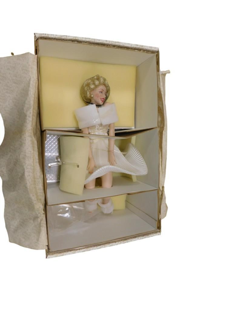 Franklin Mint Marilyn Monroe Doll The Seven Year Itch in Original Box Franklin Heirloom Dolls (1 of 5)