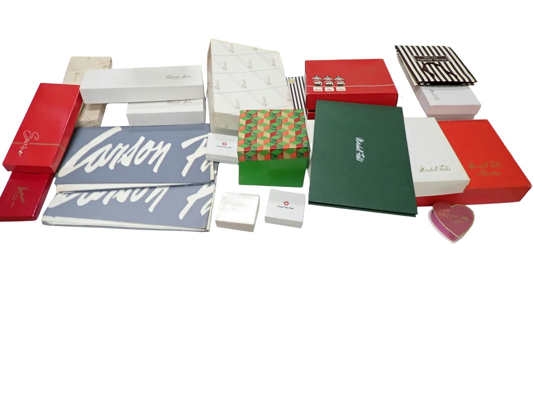 Lot of assorted Department store boxes and Bags including Marshall Fields, Wiebolt's, Carson Pirie: Lot of assorted Department store boxes and Bags including Marshall Fields, Wiebolt's, Carson Pirie Scott, Sears, Nagdeman's, Frederick & Nelson, etc. Also included is a Christmas Cheer Box that looks