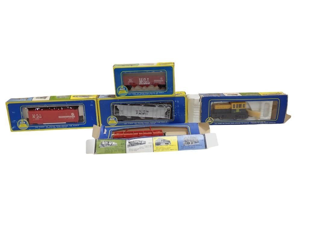 Lot of 5 AHM Model Train Cars AHM HO Scale in AHM Boxes (1 of 5)