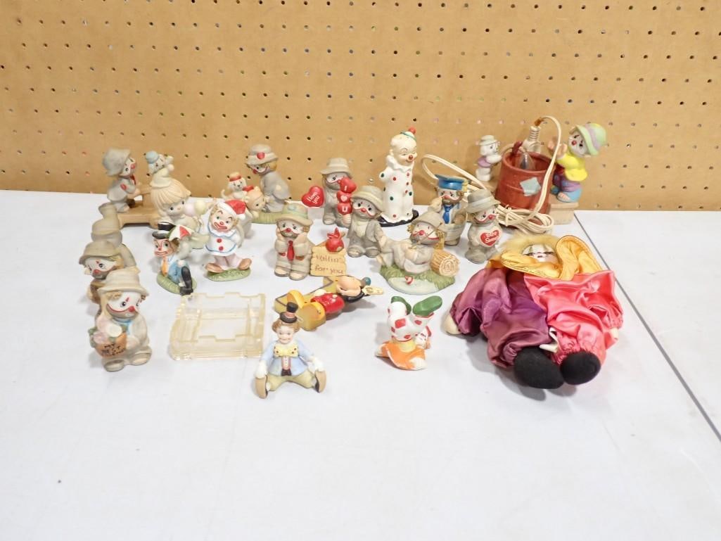 Clown Lot including Precious Moments, Lefton, etc.: Clown Lot including Precious Moments, Lefton, etc. All pictures are considered part of the description and should be examined carefully by bidders. Live Auctioneers is now offering Live Shipping throu