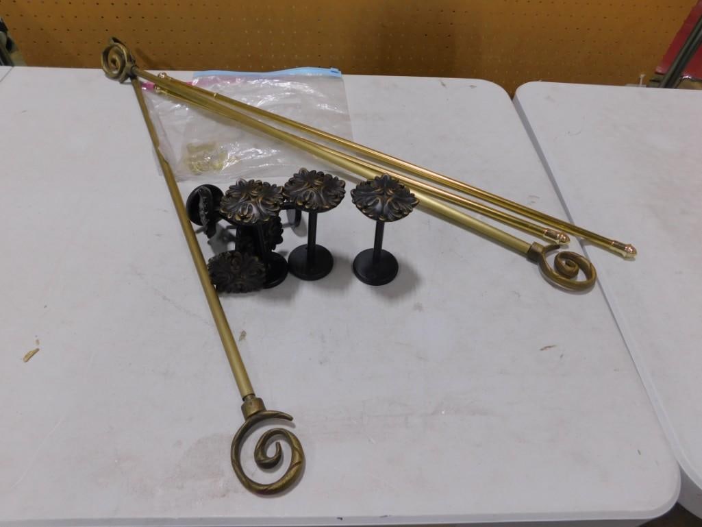 Adjustable antique style brass-finish curtain rods with decorative scroll finials hardware: Adjustable antique style brass-finish curtain rods with decorative scroll finials hardware All pictures are considered part of the description and should be examined carefully by bidders. Live Auction