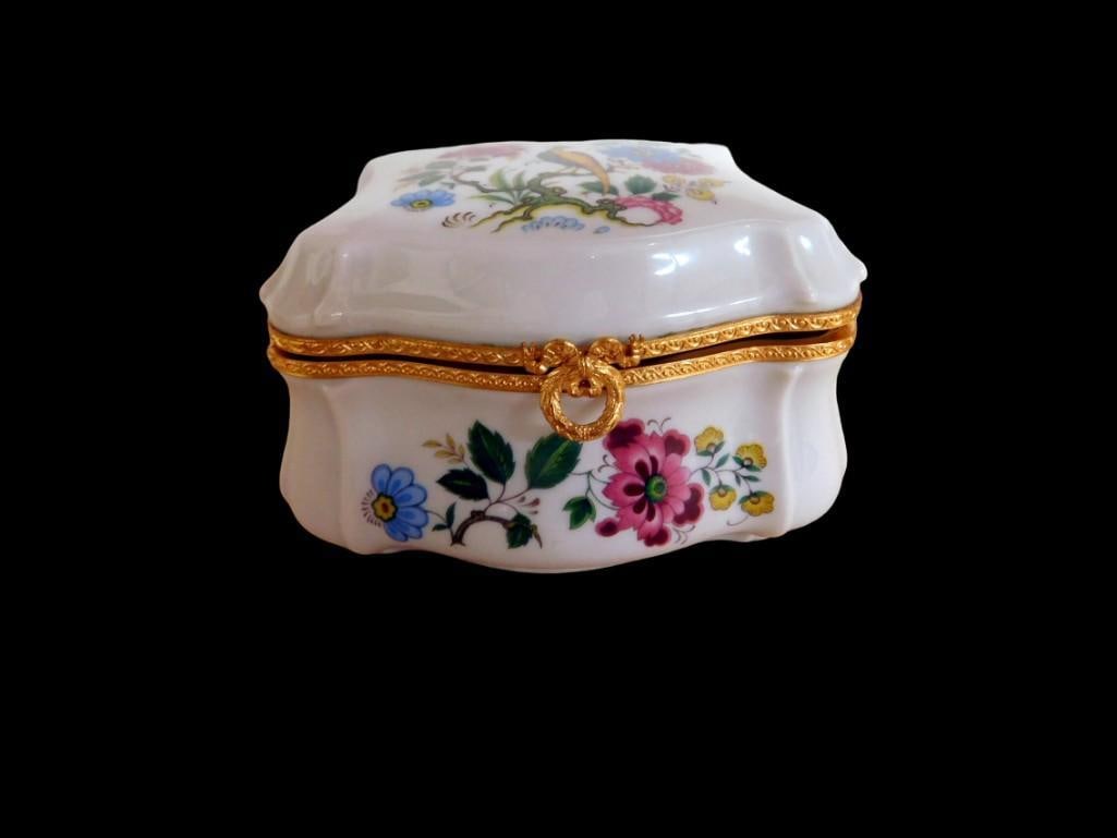 Limoges Porcelain Trinket Box: Limoges Porcelain Trinket Box All pictures are considered part of the description and should be examined carefully by bidders. Live Auctioneers is now offering Live Shipping through them. This is an