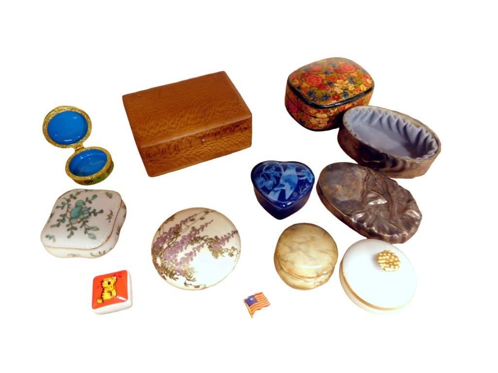 Lot of Trinket Boxes incl Richard Ginori, Cloisonne Butterfly Box, Porcelain, Godinger, Etc: Lot of Trinket Boxes incl Richard Ginori Porcelain Trinket Box, Cloisonne Butterfly Box, Porcelain, Godinger, Etc All pictures are considered part of the description and should be examined carefully