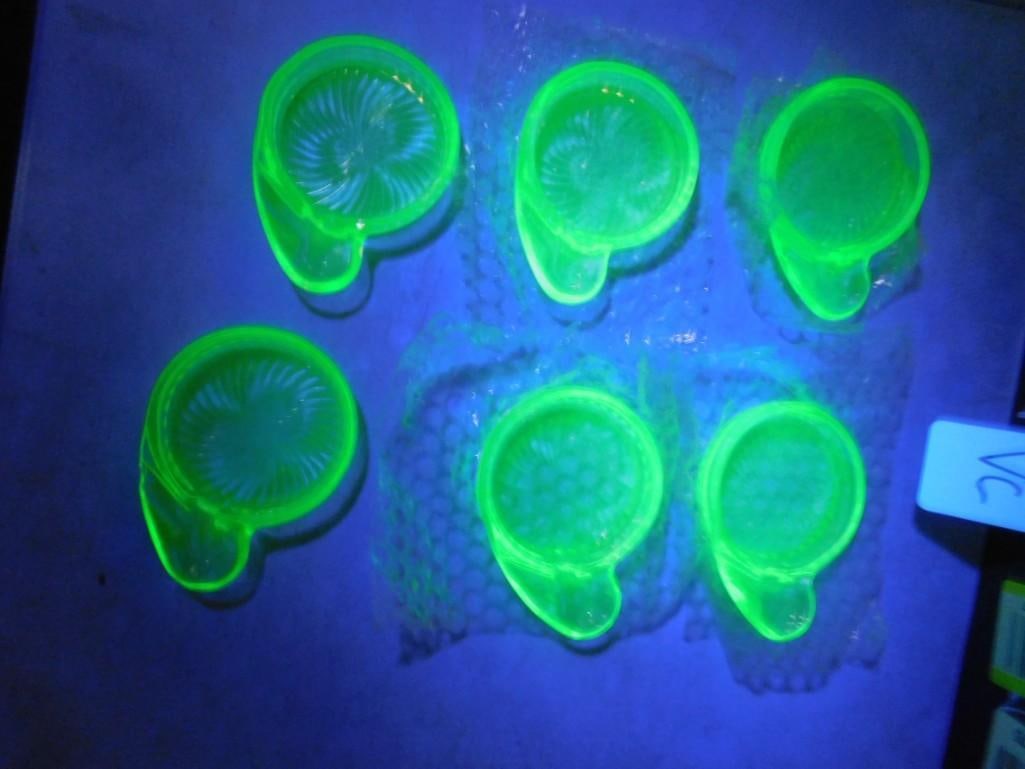 6 Antique Green Vaseline Uranium Glass Coaster with Spoon Holders Macbeth Evans Circa 1928: Set of 6 Antique Green Vaseline Uranium Glass Coaster with Spoon Holders Macbeth Evans Circa 1928 All pictures are considered part of the description and should be examined carefully by bidders. Liv