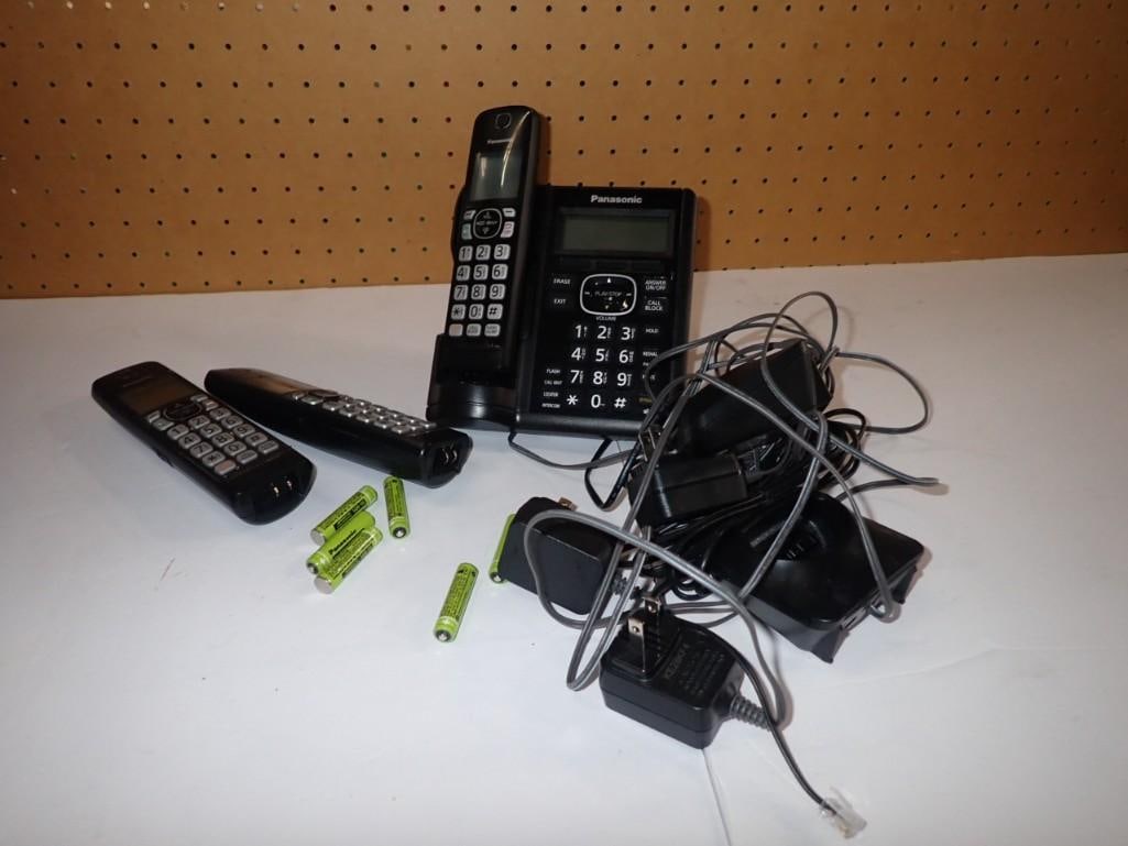 Panasonic KXTGF 540B Bluetooth Phone System 3 Handsets with Batteries Works: Panasonic KXTGF 540B Bluetooth Phone System 3 Handsets with Batteries Works All pictures are considered part of the description and should be examined carefully by bidders. Live Auctioneers is now off