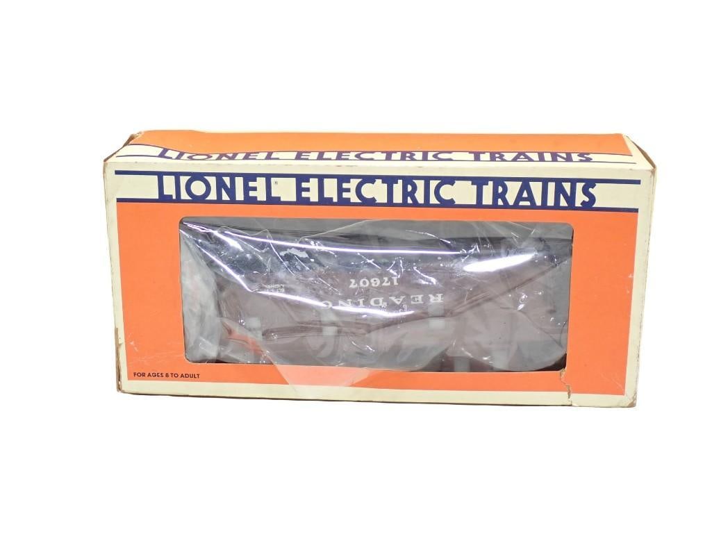 Lionel 6-17607 O Gauge Reading Caboose Train Car in Original Box (1 of 5)