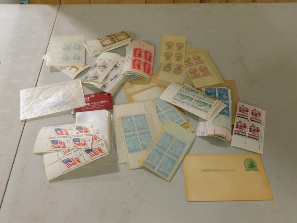 Lot of assorted US Postage Stamps: Lot of assorted US Postage Stamps All pictures are considered part of the description and should be examined carefully by bidders. Live Auctioneers is now offering Live Shipping through them. Th