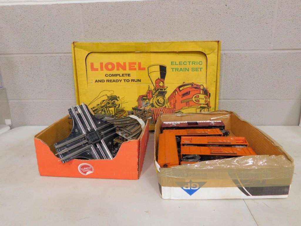 Lionel Train Cars and Track (1 of 8)