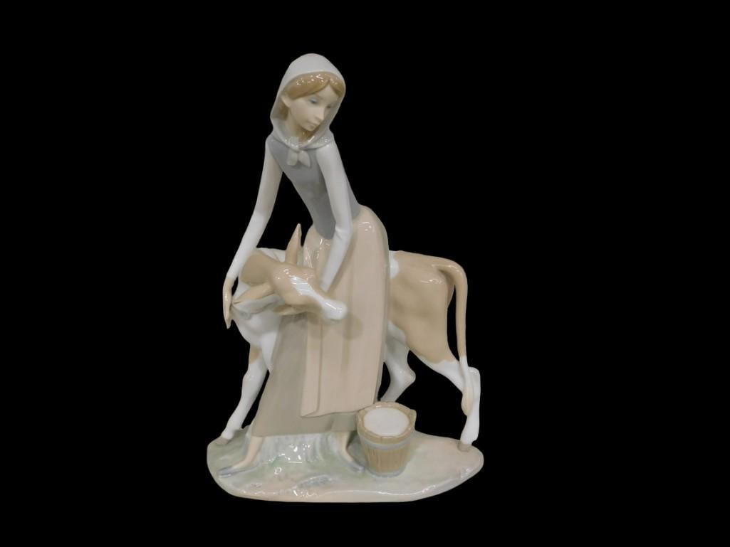 Lladro 4513 Girl with Calf Porcelain Figurine (1 of 11)