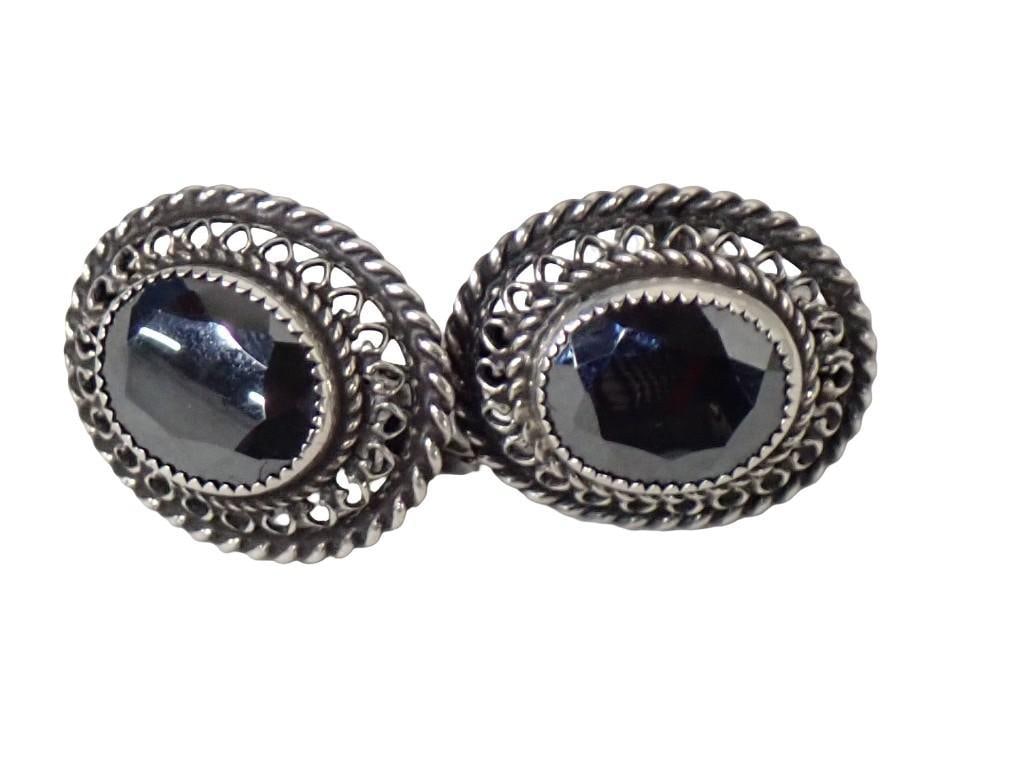 Pair of Danecraft Sterling Silver and Faceted Hematite Earclip Earrings Height: 1" Weight: .30 ozt: Pair of Danecraft sterling silver and faceted hematite earclip earrings? Height: 1" Weight: .30 ozt? Dime is shown for a size comparison only and is not included. All pictures are considered par