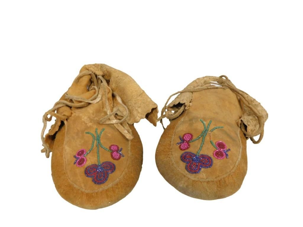 Antique 1920s Cree Native American Moccasins (1 of 9)