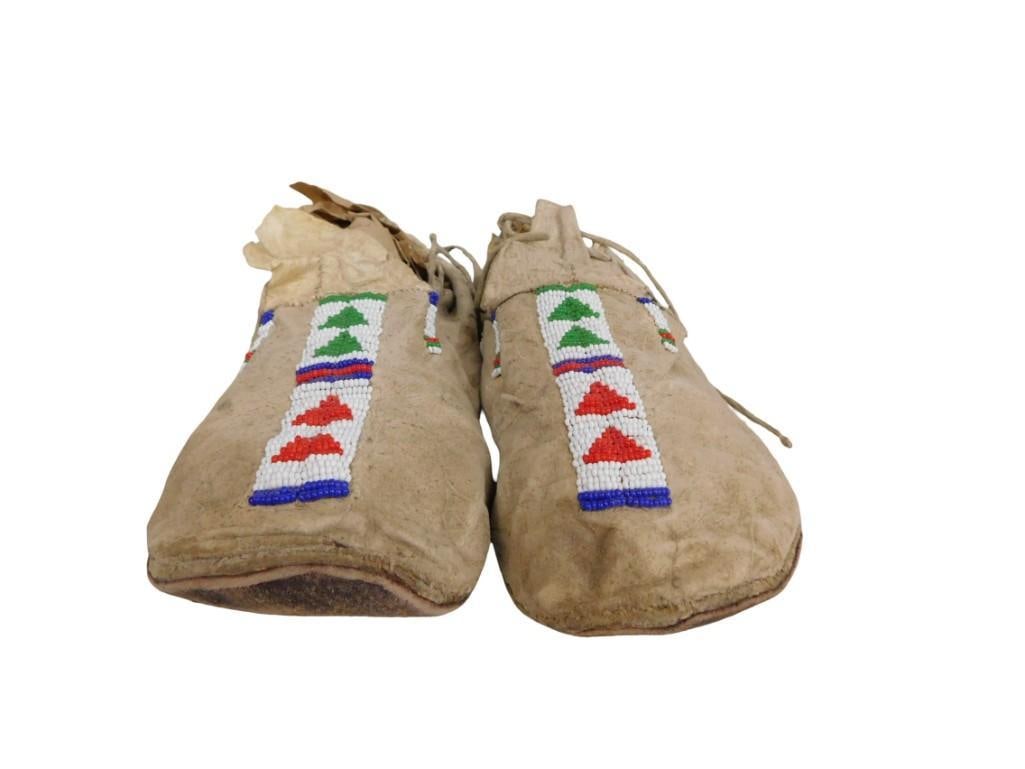 Antique 1900s Cheyenne Native American Moccasins (1 of 7)
