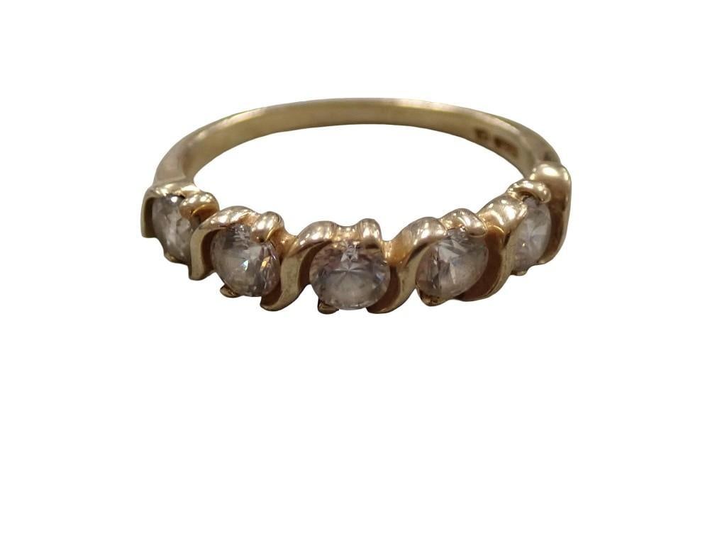 10 K Gold Ring Size 6.5 - roughly 2.3 grams (1 of 8)