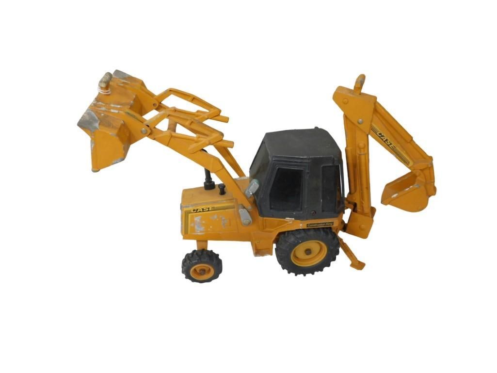 Vintage 1986 Ertl Case 1:16 Scale Die-Cast Construction King Backhoe Loader: Vintage 1986 Ertl Case 1:16 Scale Die-Cast Construction King Backhoe Loader All pictures are considered part of the description and should be examined carefully by bidders. Live Auctioneers is now off