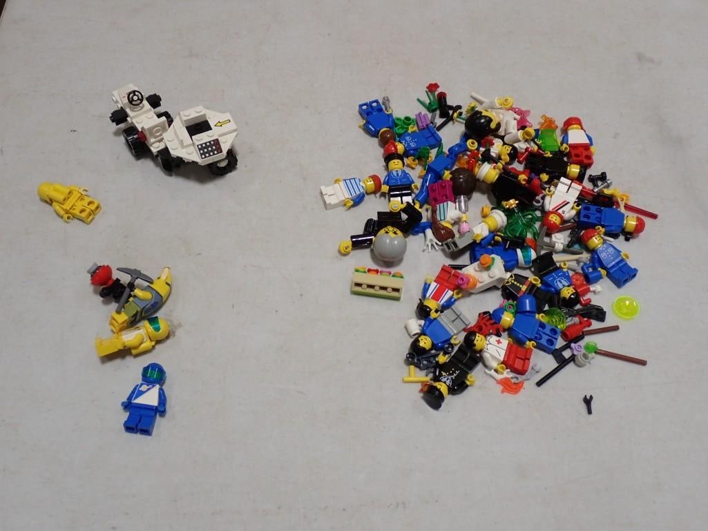 Lego Fortnite Peely with Weapon plus 1980s: Lego Fortnite Peely with Weapon plus 1980s All pictures are considered part of the description and should be examined carefully by bidders. Live Auctioneers is now offering Live Shipping through the
