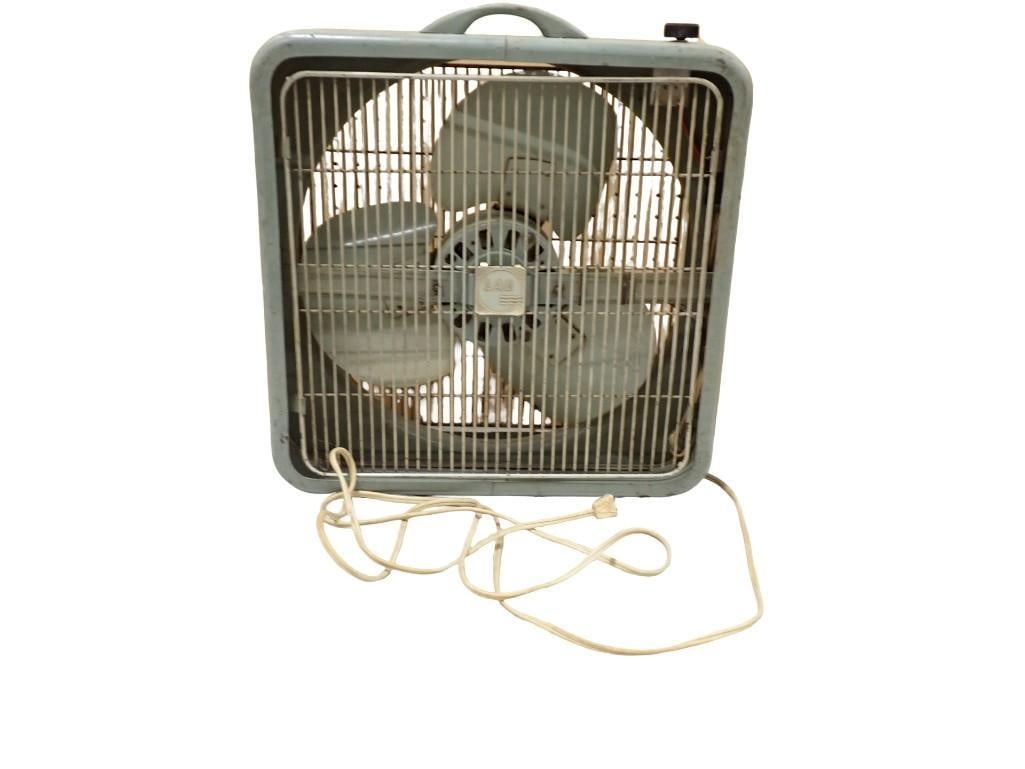 Vintage Lau Box Fan (1 of 7)