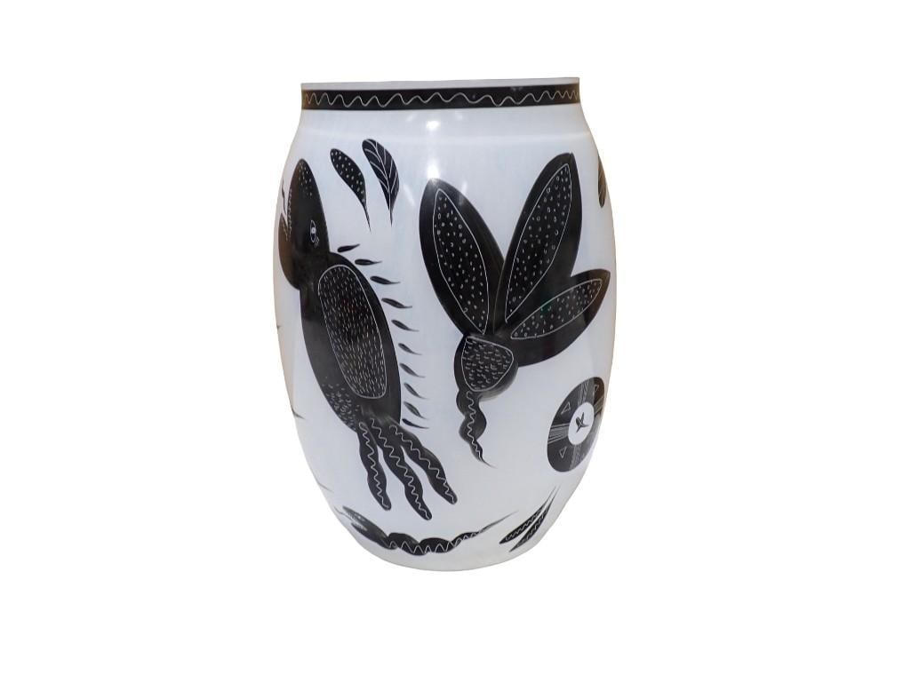 Costa Boda Caramba Vase Designed by Ulrica Hydman-Vallien (1938-2018): Costa Boda Caramba Vase Designed by Ulrica Hydman-Vallien (1938-2018) Black and White. Approx 13.5" Tall All pictures are considered part of the description and should be examined carefully