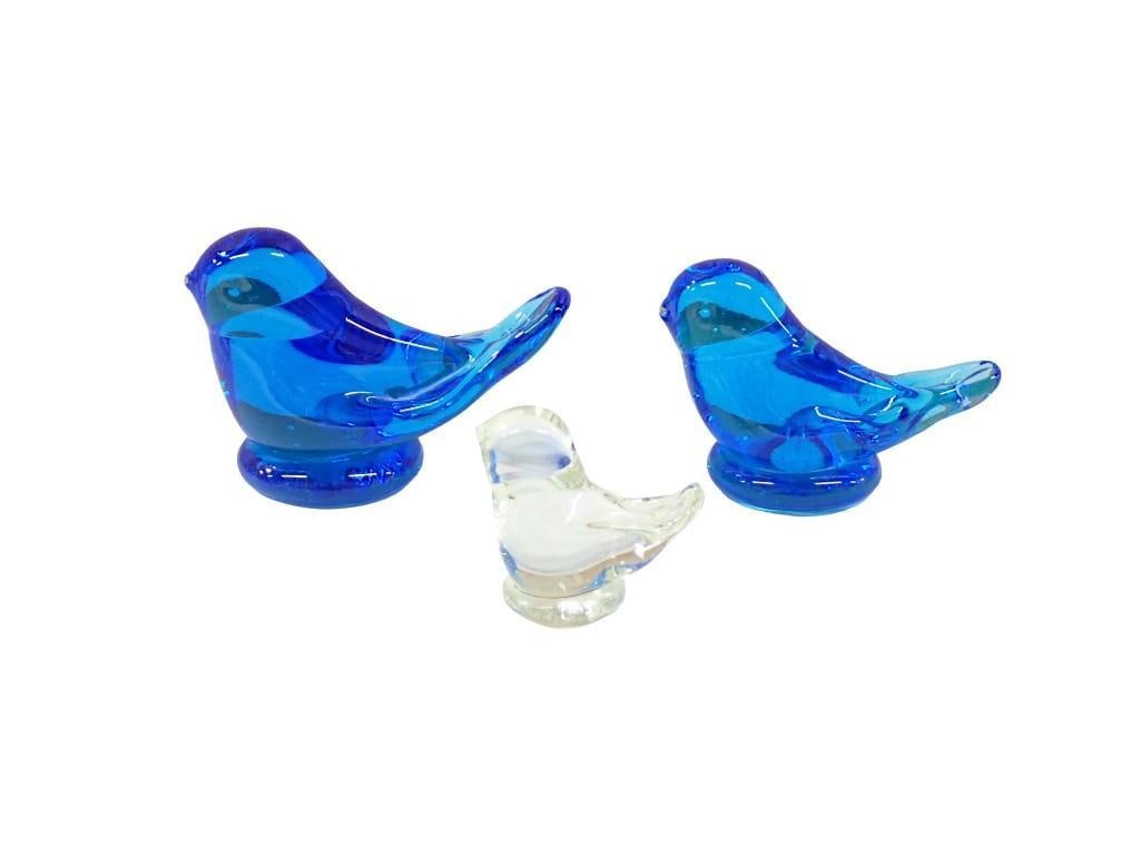 3 Art Glass Birds incl Small Clear Signed Ron Ray 1995 and 2 Bluebirds Lg & Sm Leo Ward 1993 (1 of 7)