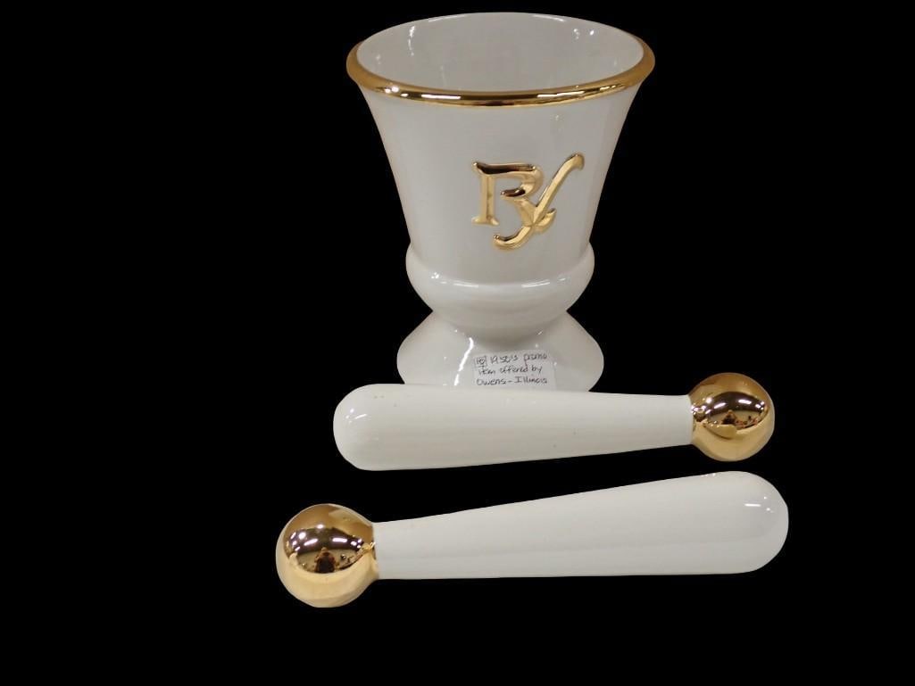 Vintage 1950s Apothecary Advertisement Porcelain: Vintage 1950s Apothecary Advertisement Porcelain All pictures are considered part of the description and should be examined carefully by bidders. Live Auctioneers is now offering Live Shipping throu