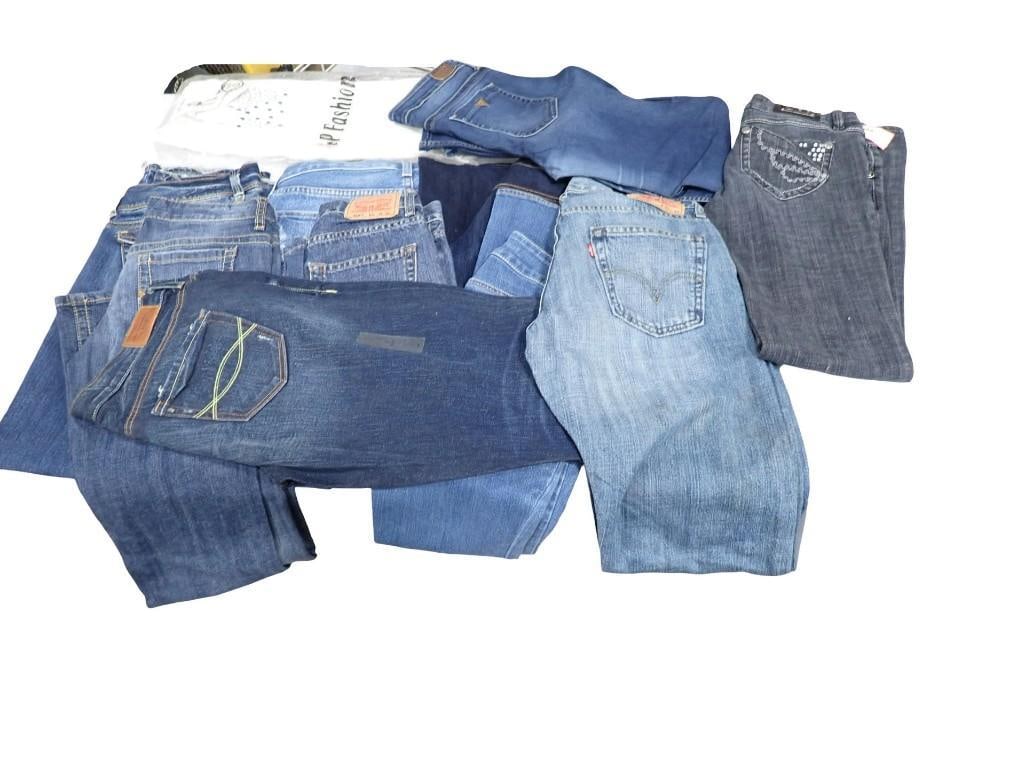 11 Pairs of Jeans - Mostly smaller Women's Sizes - see all pictures: 11 Pairs of Jeans - Mostly smaller Women's Sizes - see all pictures Includes Guess, Levi, Abercrombie, American Eagle, Hollister, Lai, All pictures are considered part of the