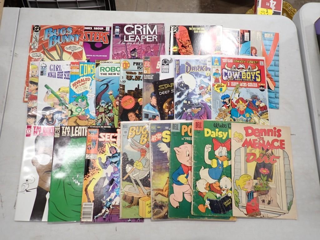 Comic Books including Movie and Televsion - Cowboys of Moo Mesa #1, Hi-Yo Silver Dell #2, etc. (1 of 5)