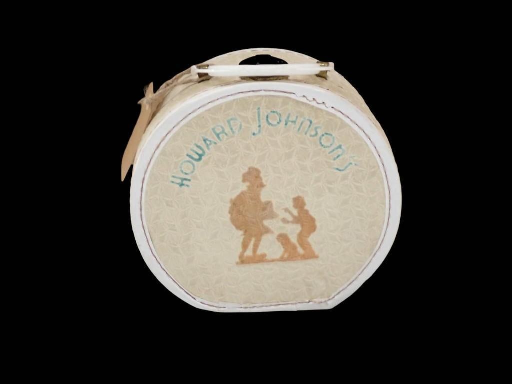 Vtg 1950s Howard Johnson's Round Travel Case or Child's Doll Case Featuring the Simple Simon Logo: Vintage 1950s Howard Johnson's Round Travel Case or Child's Doll Case Featuring the Simple Simon and the Pieman Logo. Howard Johnson's was commonly known as Hojo's All pictures
