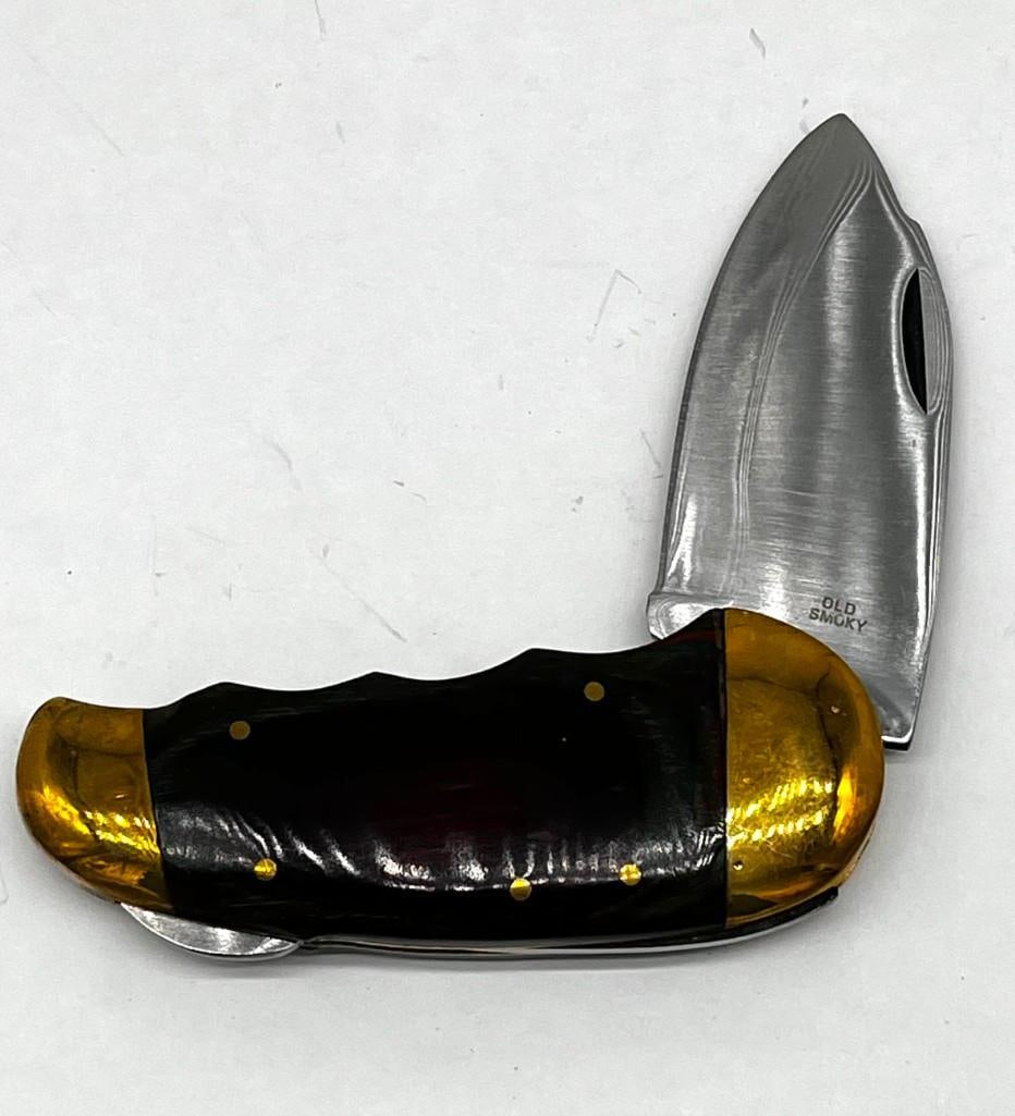 Old Smoky Big Bull Toenail Knife Lockback: Old Smoky Big bull toenail knife lockback - minimal wear 3" blade All pictures are considered part of the description and should be examined carefully by bidders. Live Auctioneers is now offerin