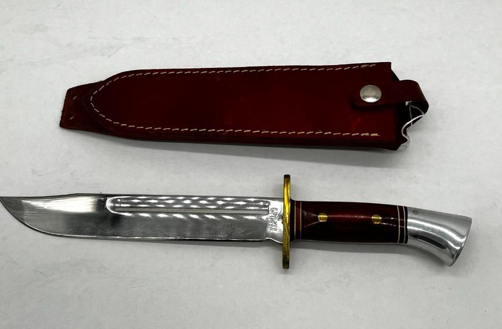 Western W46-8 USA Knife in leather sheath: Western W46-8 USA Knife in leather sheath - never used 8" blade All pictures are considered part of the description and should be examined carefully by bidders. Live Auctioneers is now offering