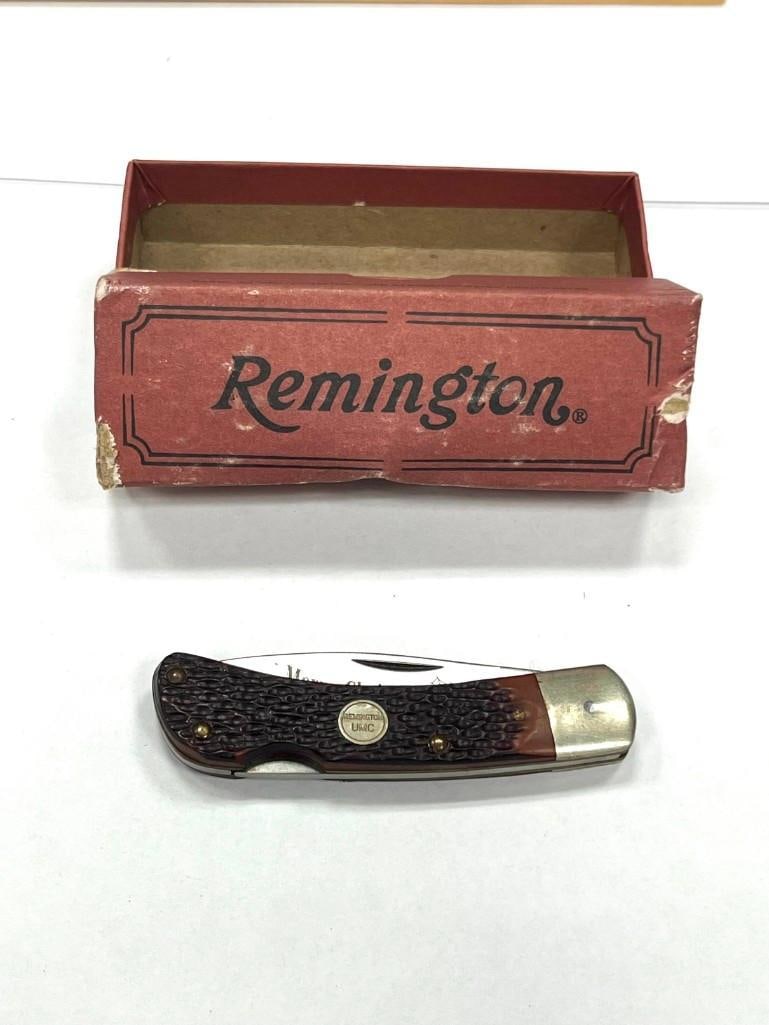 Remington R5 UMC MERRY CHRISTMAS Engraved Pocket Knife: Remington R5 UMC MERRY CHRISTMAS engraved pocket knife - unused with box, 2" blade, box is Remington but not correct All pictures are considered part of the description and should be examined car