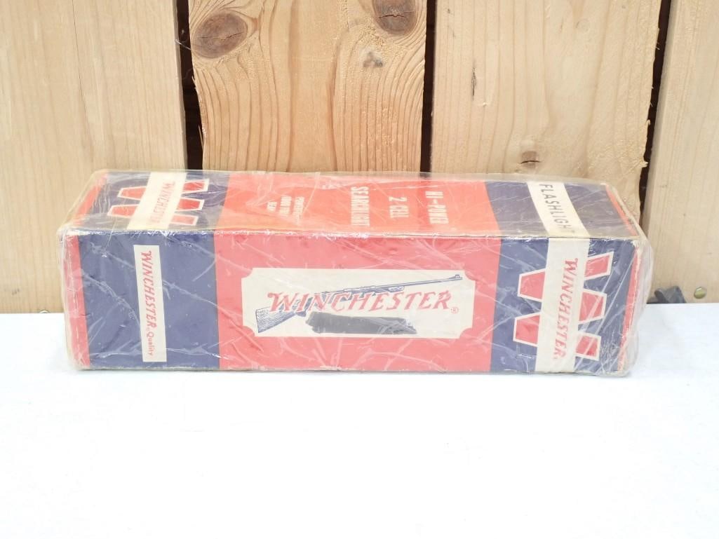 Vintage Winchester Flashlight Sealed in Original Package (1 of 5)