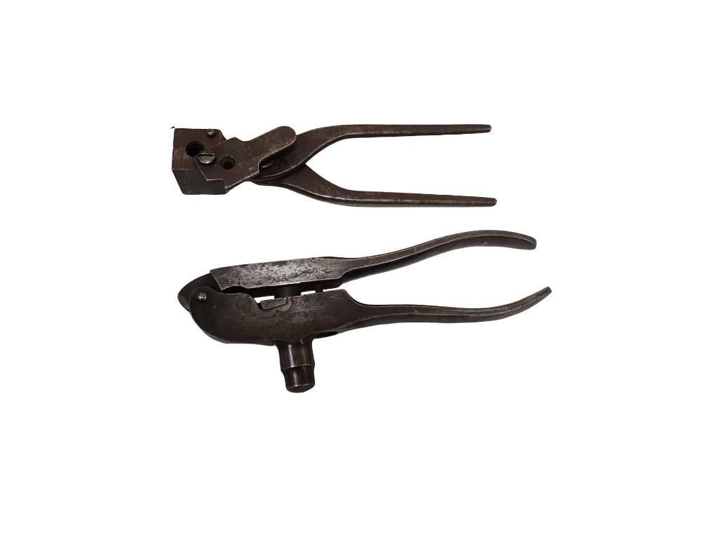 2 Antique Winchester Reloading Tools 44 WCF: 2 Antique Winchester Reloading Tools 44 W.C.F. All pictures are considered part of the description and should be examined carefully by bidders. Live Auctioneers is now offering Live Shipping