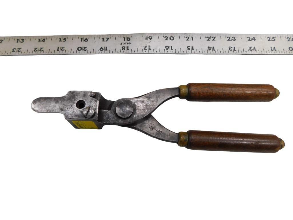 Antique Winchester Reloading Tool with Wood Handles 32-165 (1 of 4)