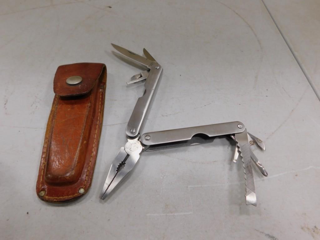Multi-Tool Pocket Knife with a leather Case (1 of 4)