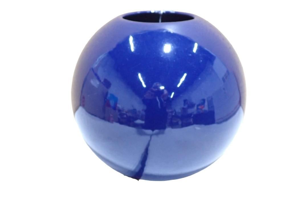 Royal Blue Pottery Ball Vase: Royal Blue Pottery Ball Vase All pictures are considered part of the description and should be examined carefully by bidders. Live Auctioneers is now offering Live Shipping through them. This is an