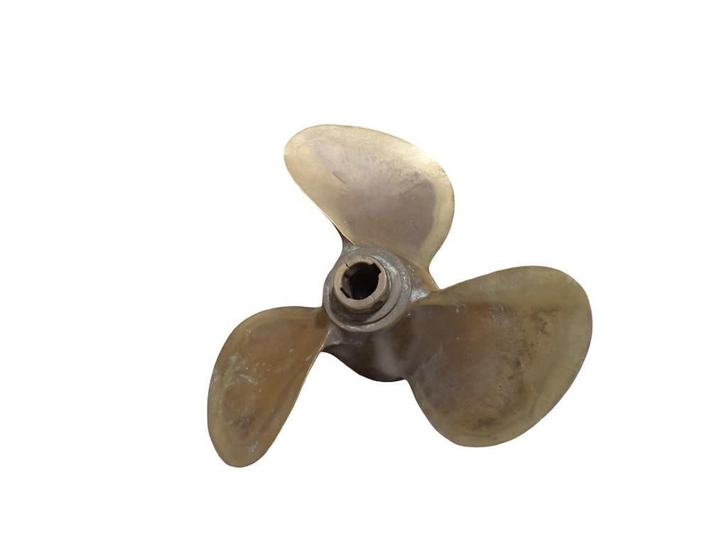 Vintage or Antique Boat Propeller: Vintage or Antique Boat Propeller All pictures are considered part of the description and should be examined carefully by bidders. Live Auctioneers is now offering Live Shipping through them. This is 