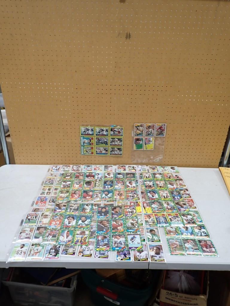 207 Football Cards incl 1981 Topps, 1984 Topps, 1986 Topps: 207 Football Cards incl 67 - 1981 Topps, 68 - 1984 Topps, 72 - 1986 Topps. Includes hall of famers and stars of the day. All pictures are considered part of the description and should be examine