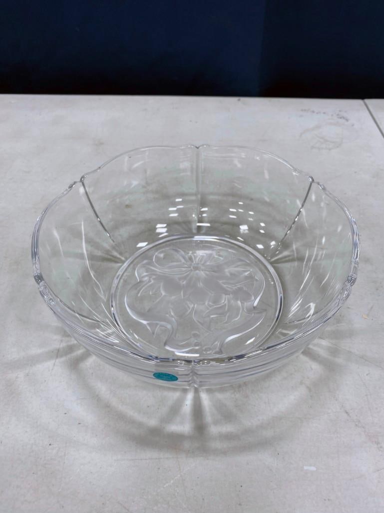 Tiffany & Co Crystal Bowl Made in Japan: Tiffany & Co Crystal Bowl Made in Japan . Has the original label All pictures are considered part of the description and should be examined carefully by bidders. Live Auctioneers is now of