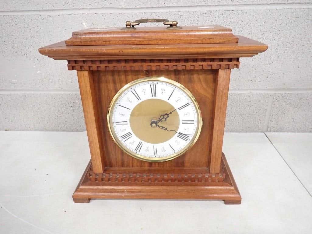 Wood Mantle Clock Quartz (1 of 7)