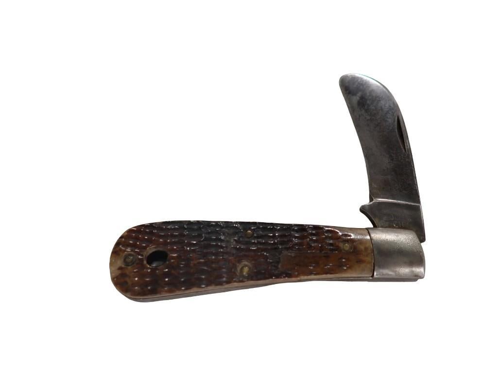 Queen City Circa 1922 Single Blade Pocket Knife Antique: Queen City Circa 1922 Single Blade Pocket Knife Antique All pictures are considered part of the description and should be examined carefully by bidders. Live Auctioneers is now offering Live Shippin