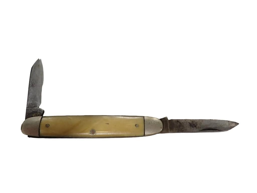 Vintage 2 Blade Pocket Knife Unknown Brand: Vintage 2 Blade Pocket Knife Unknown Brand All pictures are considered part of the description and should be examined carefully by bidders. Live Auctioneers is now offering Live Shipping through the