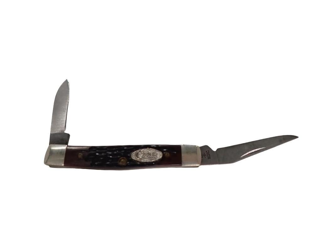 Small Case XX 2 Blade Pocket Knife: Small Case XX 2 Blade Pocket Knife All pictures are considered part of the description and should be examined carefully by bidders. Live Auctioneers is now offering Live Shipping through them. This