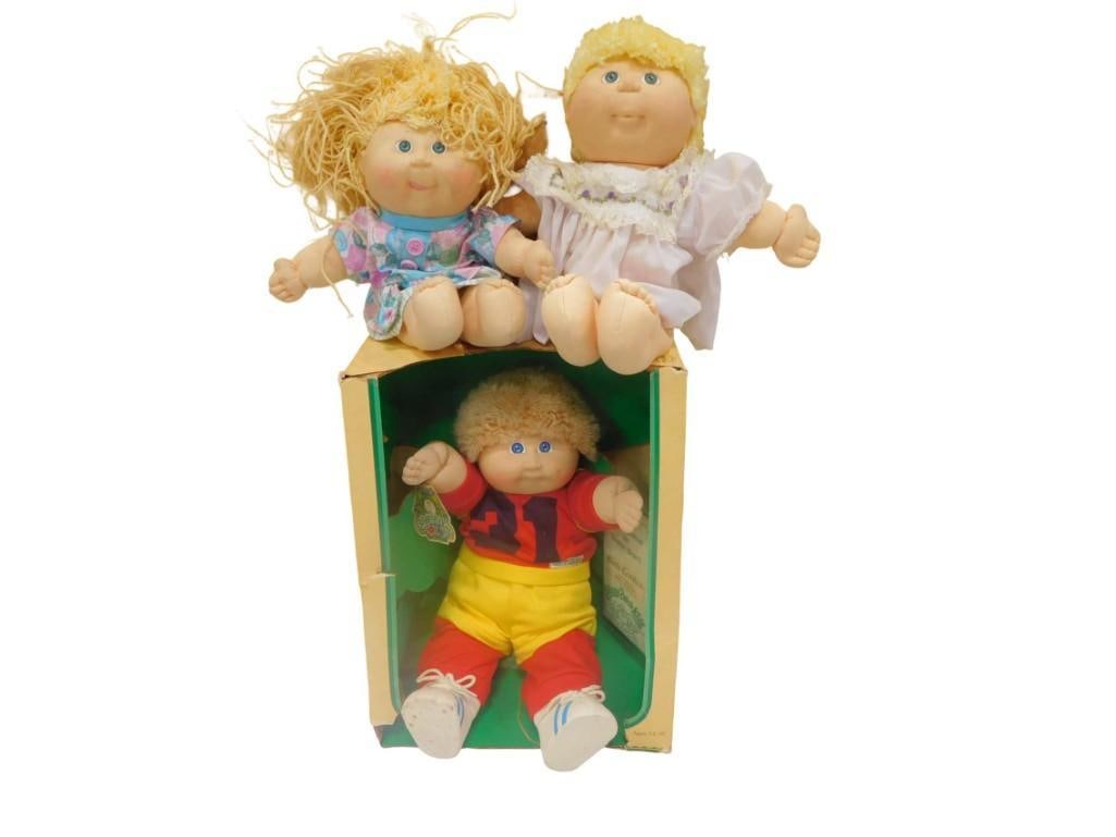 3 Cabbage Patch Kids Dolls: 3 Cabbage Patch Kids Dolls All pictures are considered part of the description and should be examined carefully by bidders. Live Auctioneers is now offering Live Shipping through them. This is an op