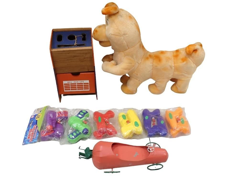 Vtg 1985 Worlds of Wonder Teddy Ruxpin Vintage Grubby Worm Talking Doll plus Other Toys: Vintage 1985 Worlds of Wonder Teddy Ruxpin Vintage Grubby Worm Talking Doll Untested Plus Other Toys All pictures are considered part of the description and should be examined carefully by bidders.